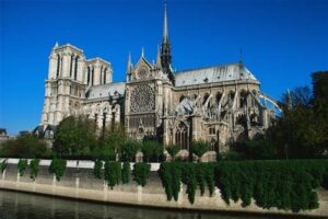 Питер - Питер Мейер - Историческое расследование (несколько частей) 2023/12/29 Old-architectures-like-Notre-Dame-300x200