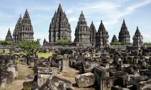 Питер Мейер - Фальсификация истории 2024/05/21 Prambanan-temple-complex-300x179